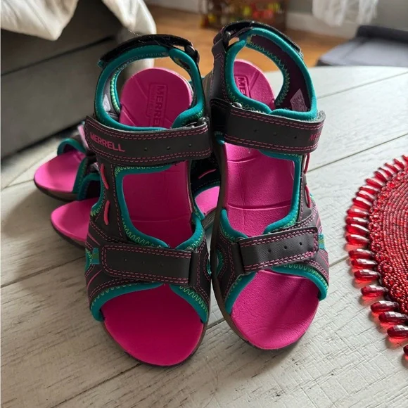 New Girls Merrell sandals size 2 or 4 - Picture 4 of 6